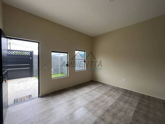 Casa para Venda em Caraguatatuba - 2