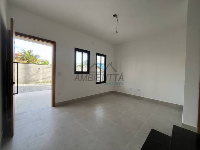 Sobrado para Venda em Caraguatatuba - 4