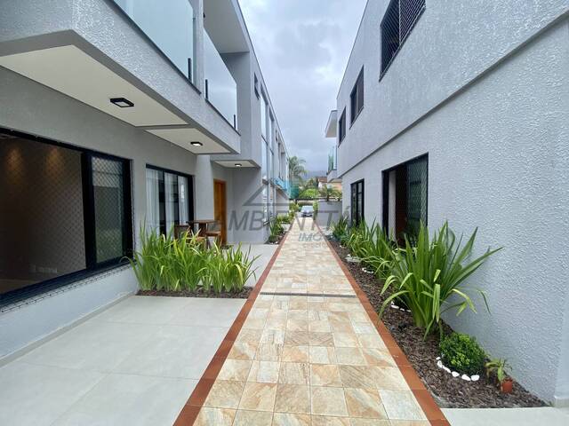 Casa para Venda em Caraguatatuba - 2