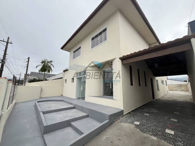 Casa para Venda em Caraguatatuba - 2