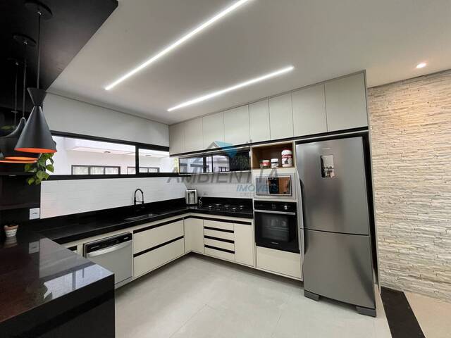 #989 - Apartamento para Venda em Caraguatatuba - SP