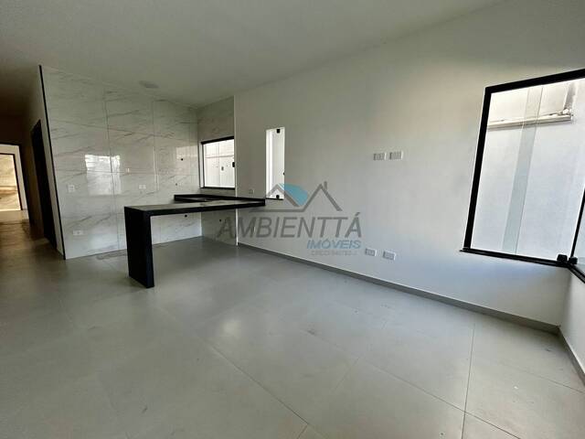Casa para Venda em Caraguatatuba - 2